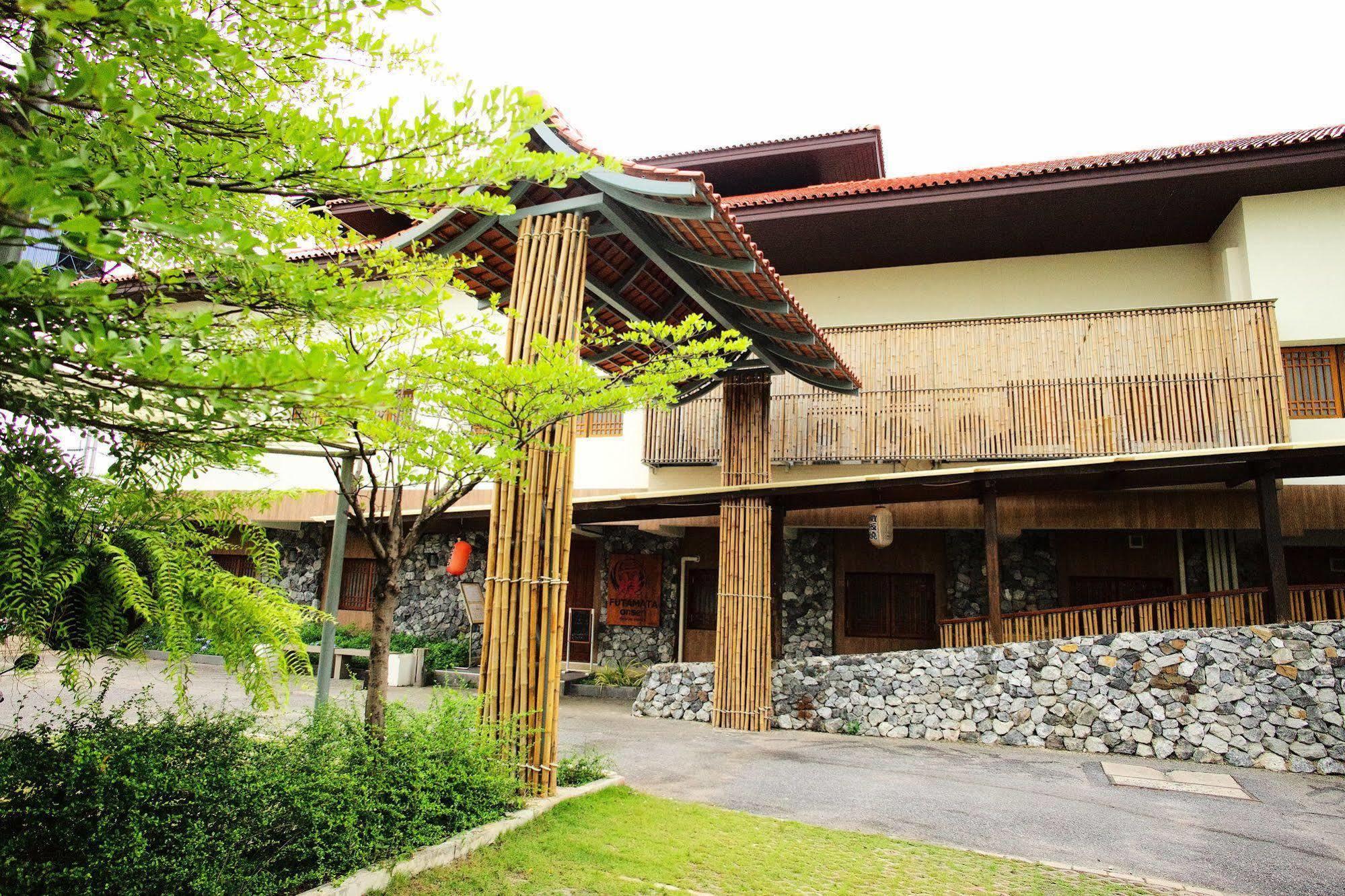 J. Park Hotel Chonburi Eksteriør billede