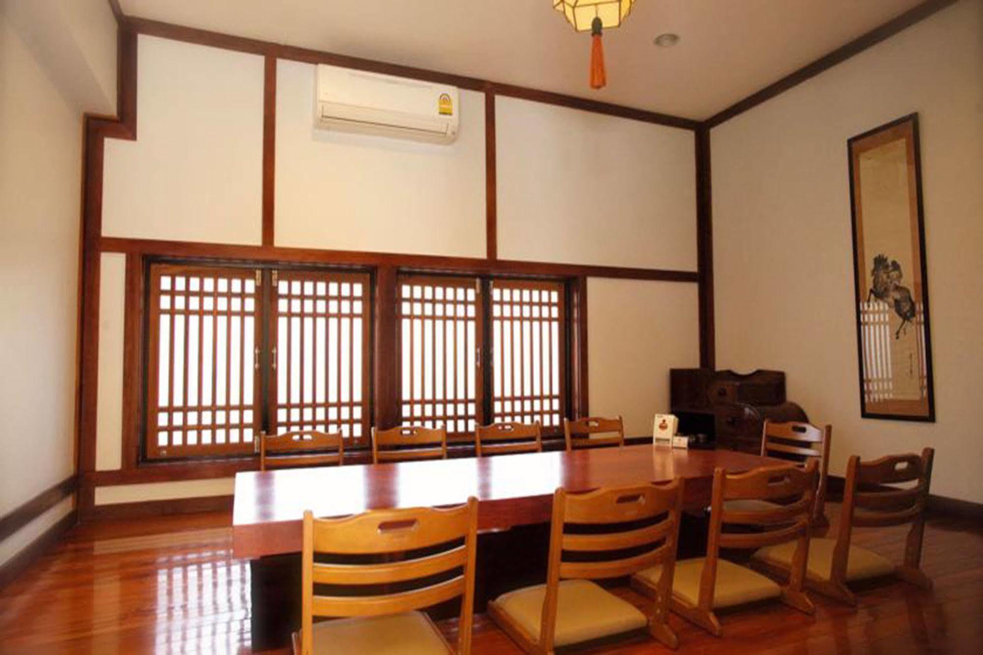 J. Park Hotel Chonburi Eksteriør billede
