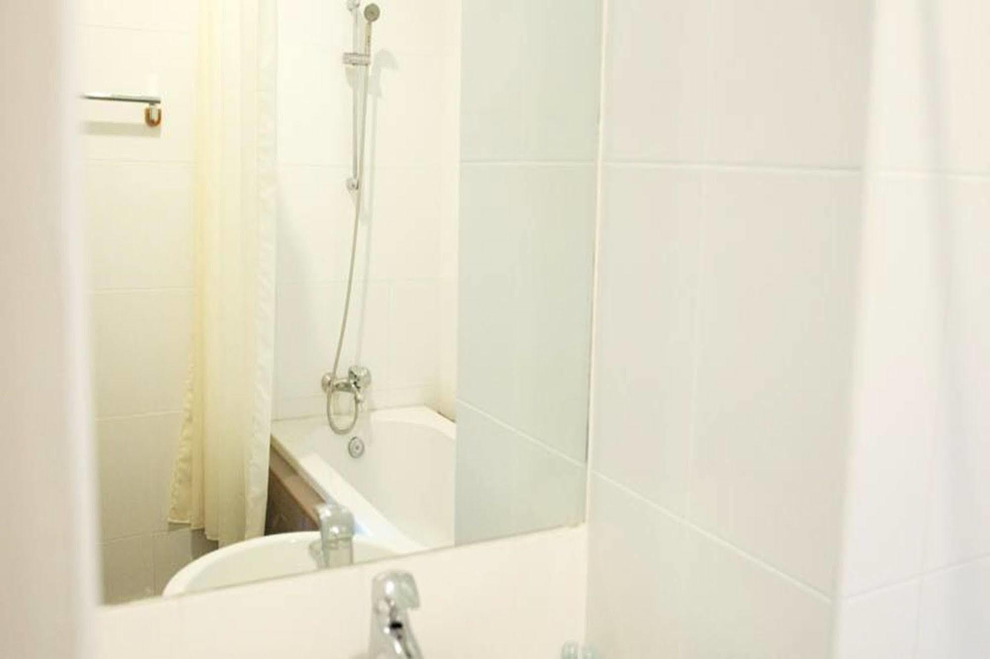 J. Park Hotel Chonburi Eksteriør billede