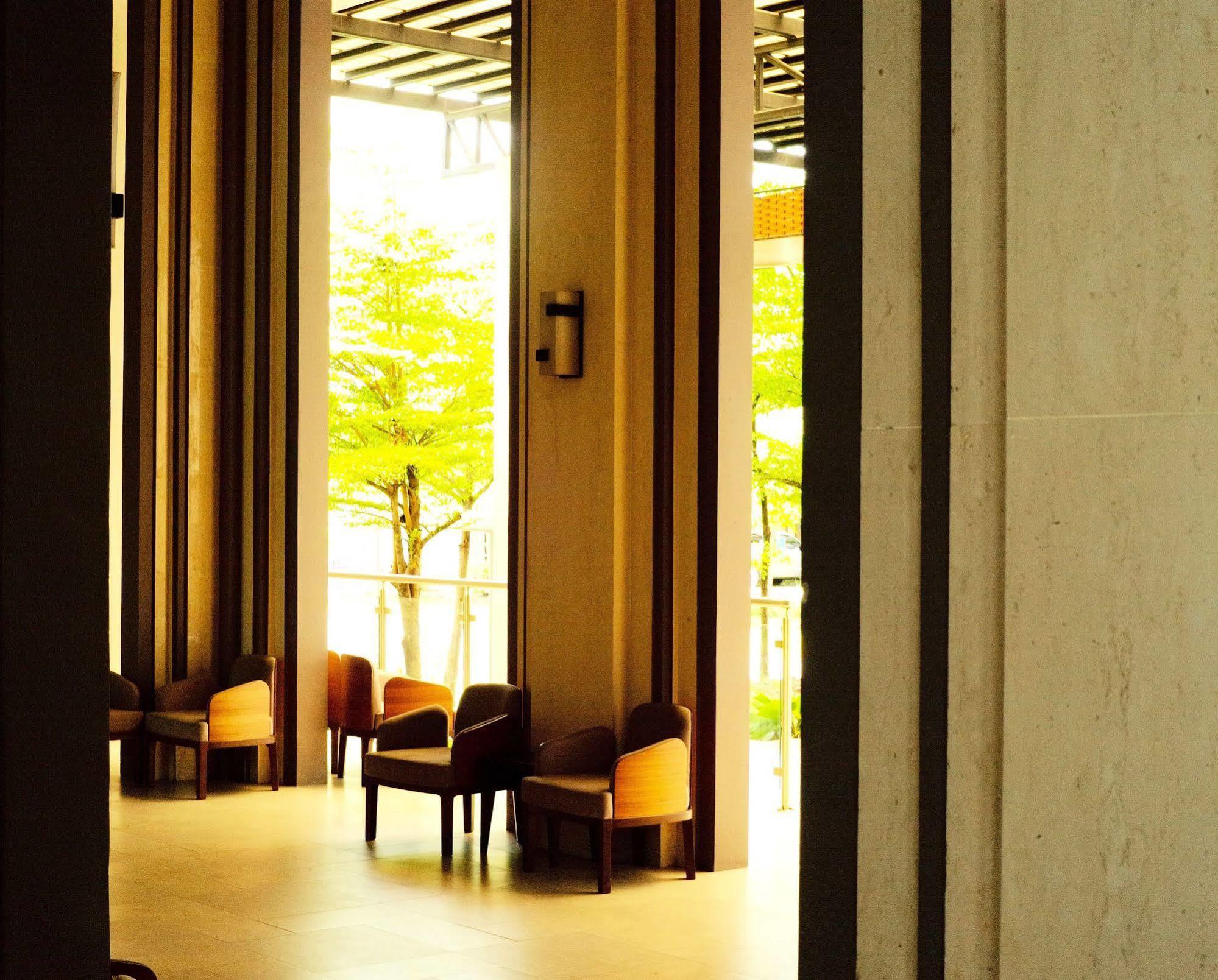 J. Park Hotel Chonburi Eksteriør billede