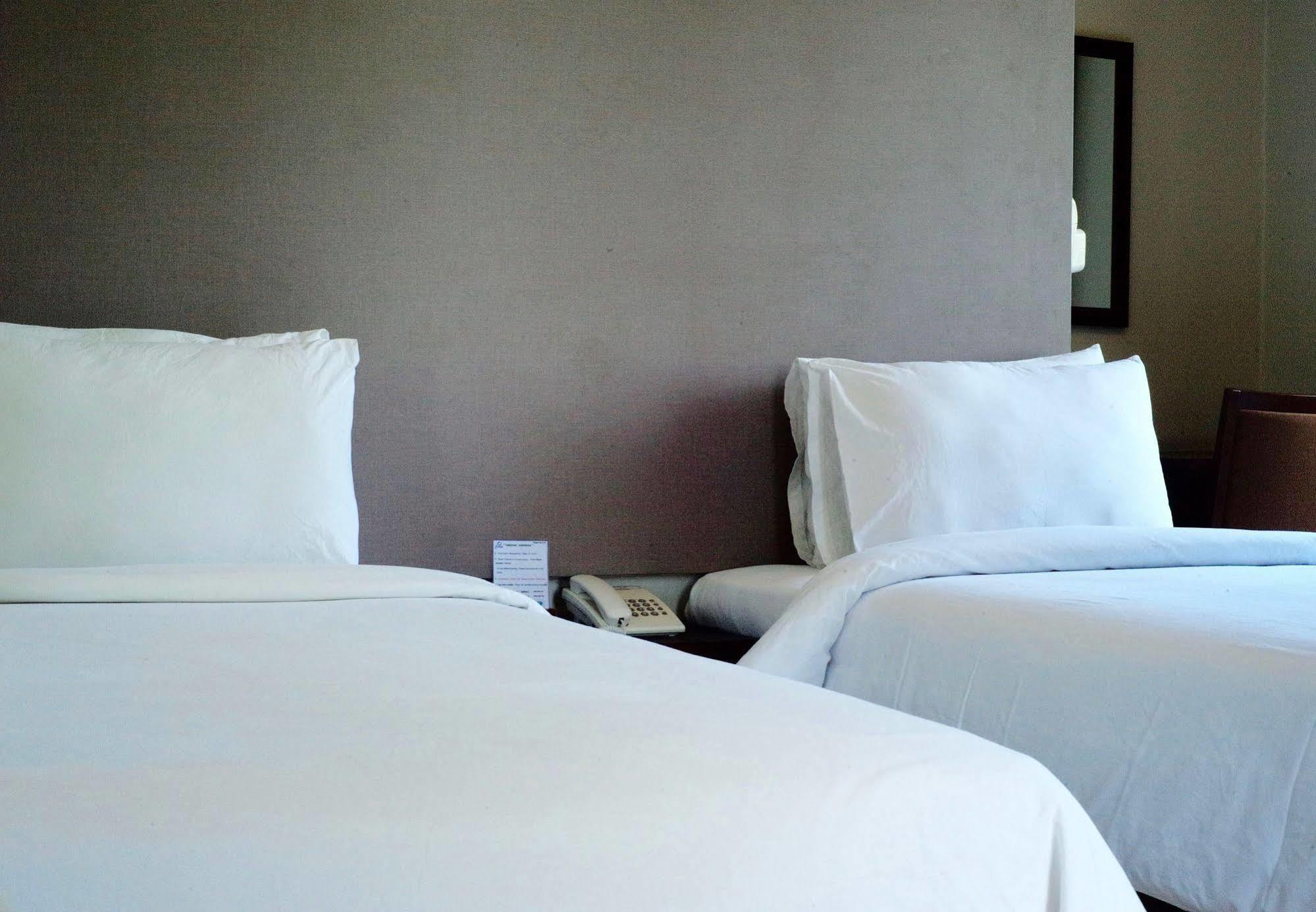 J. Park Hotel Chonburi Eksteriør billede