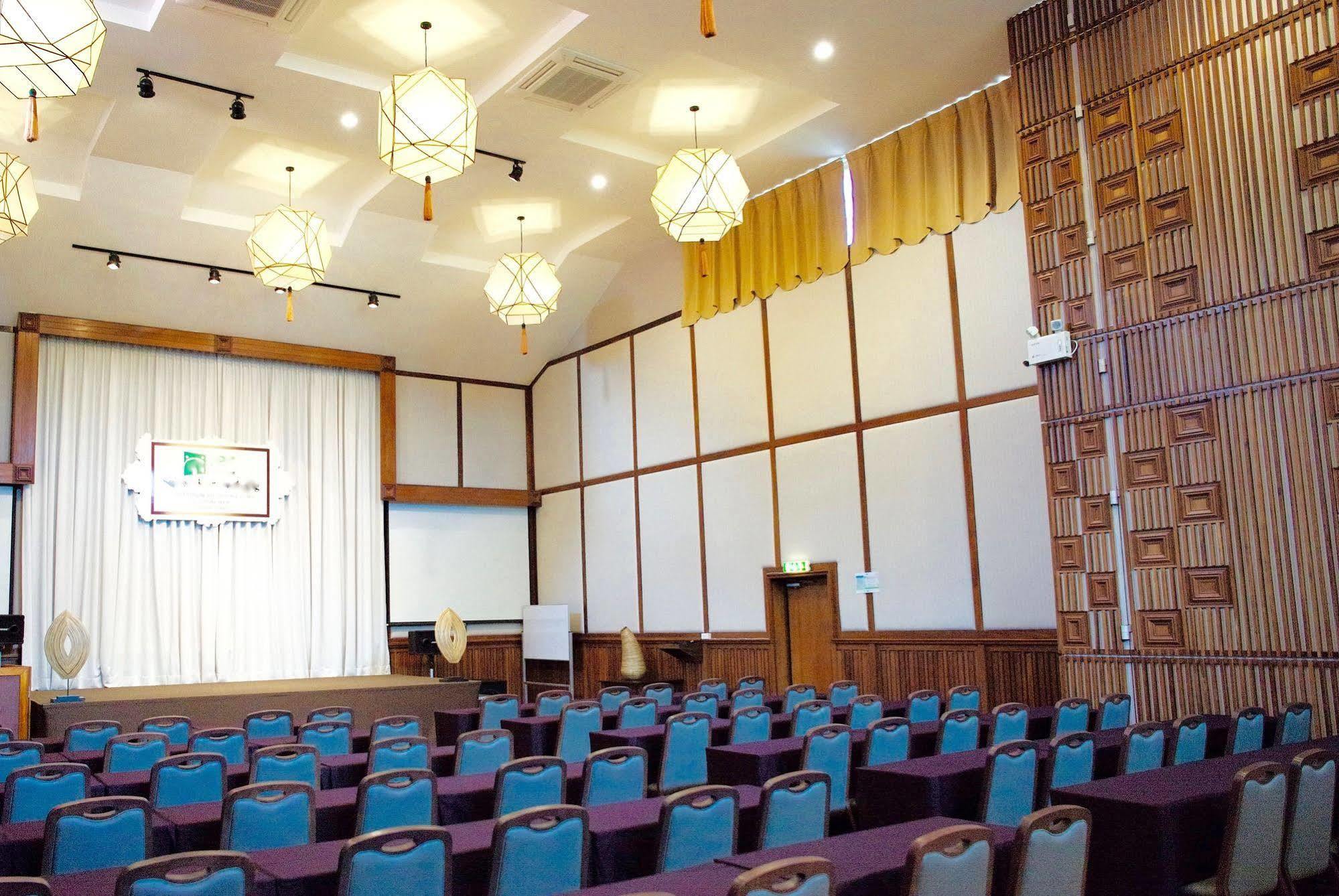 J. Park Hotel Chonburi Eksteriør billede