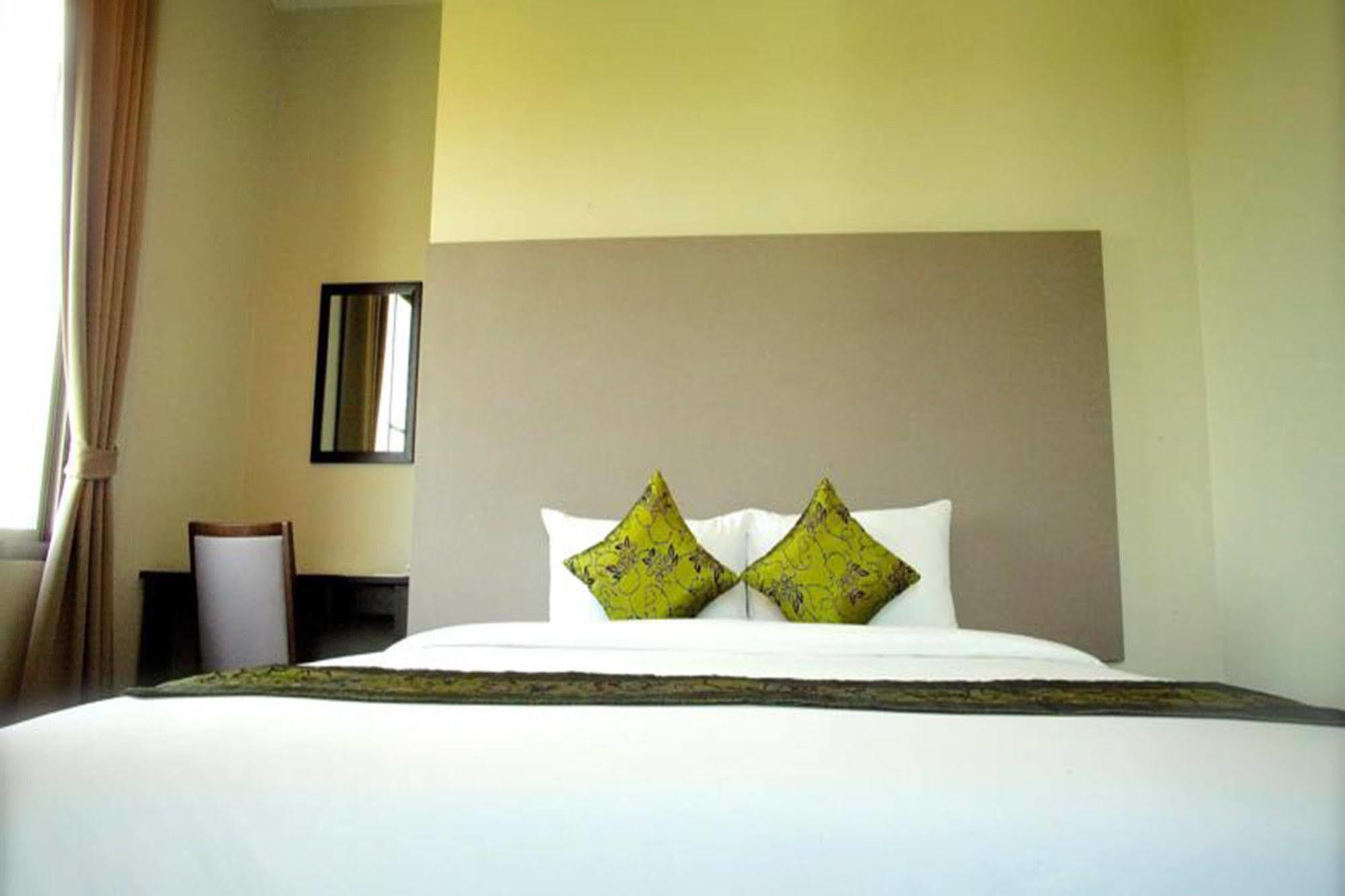 J. Park Hotel Chonburi Eksteriør billede