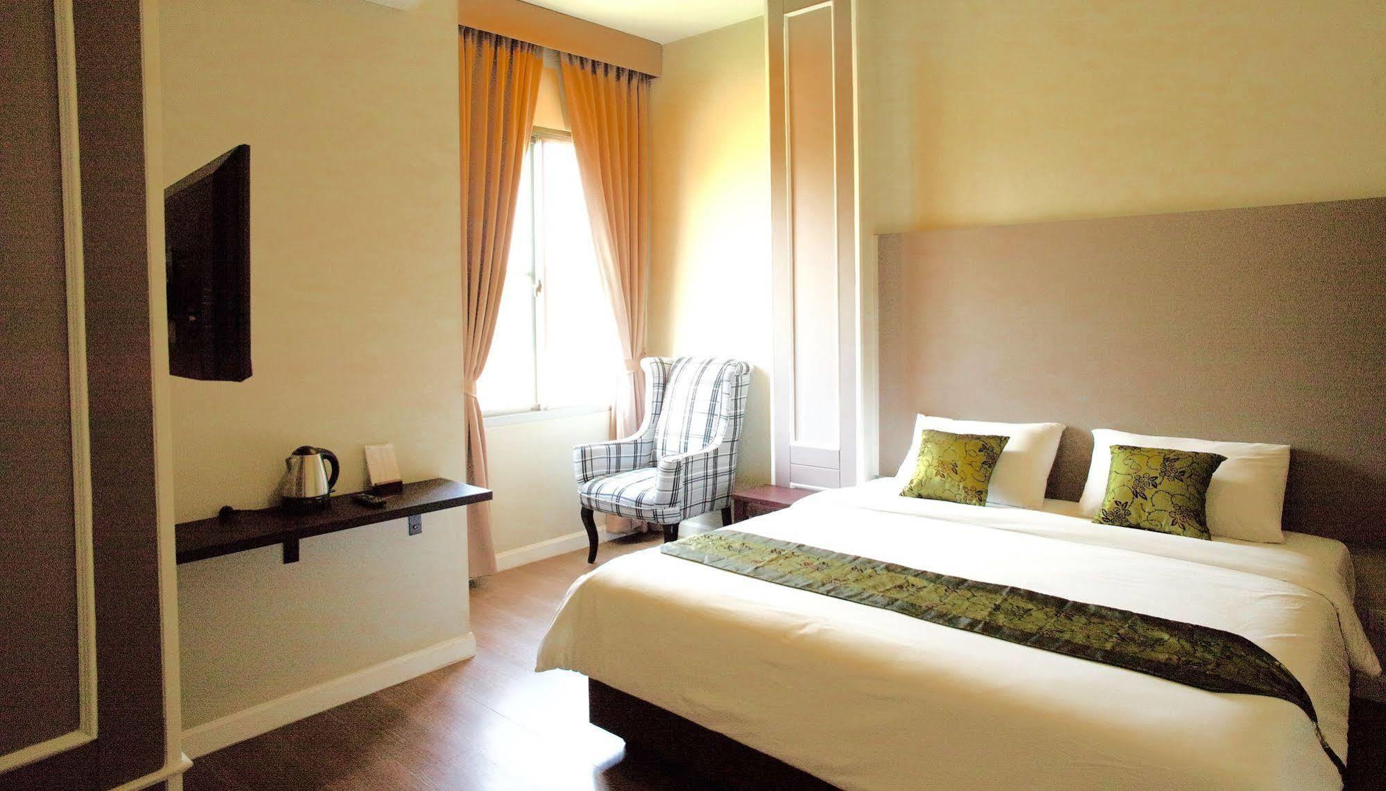 J. Park Hotel Chonburi Eksteriør billede